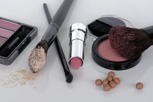 5 Makeup Tricks for Long-Lasting Looks